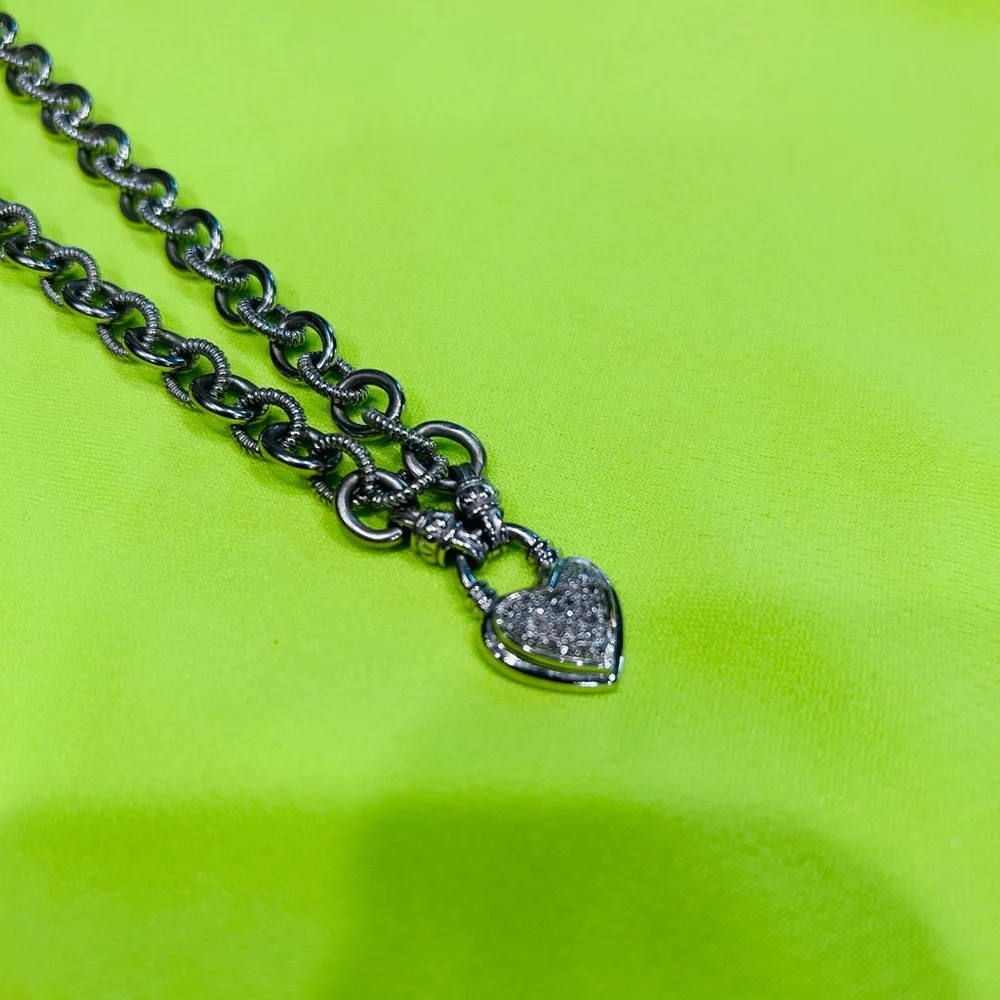 16 inch 925 silver chain with toggle clasp Pave diamonds on the heart. - Picture 2 of 3